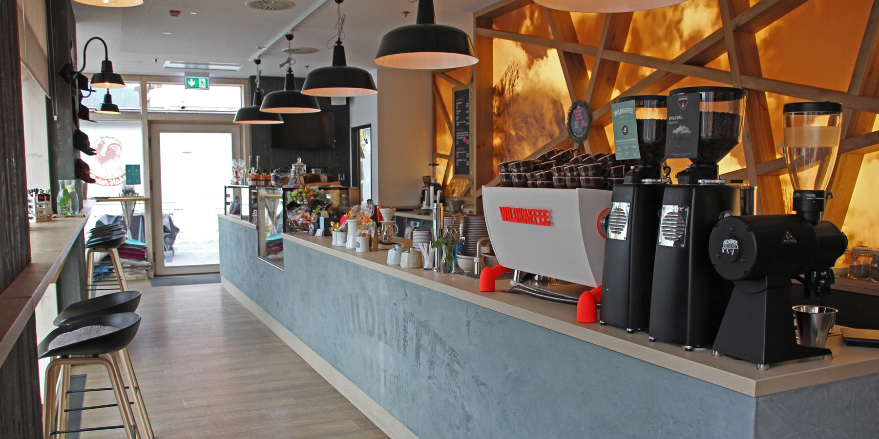 Kaffeklatsch-typisch-deutsche-Kaffeekultur-Wildkaffee-Roesterei-Kaffee-Kuchen-trinken