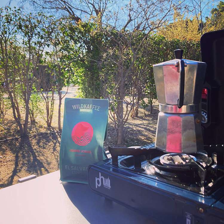 Vollautomat-vs-Bialetti-Wildkaffee-Roesterei-Herdkanne