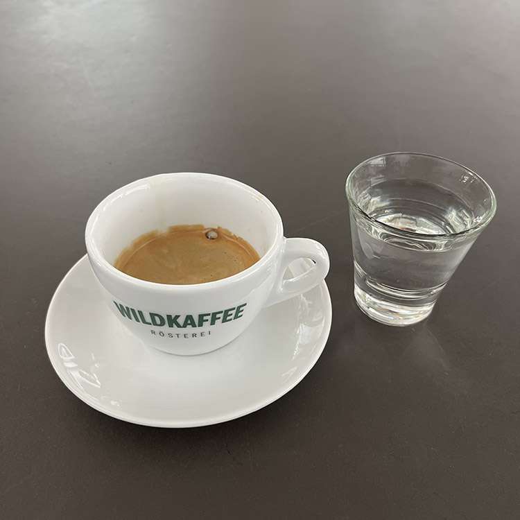 Why do you drink water with espresso? We'll explain it to you! Wildkaffee