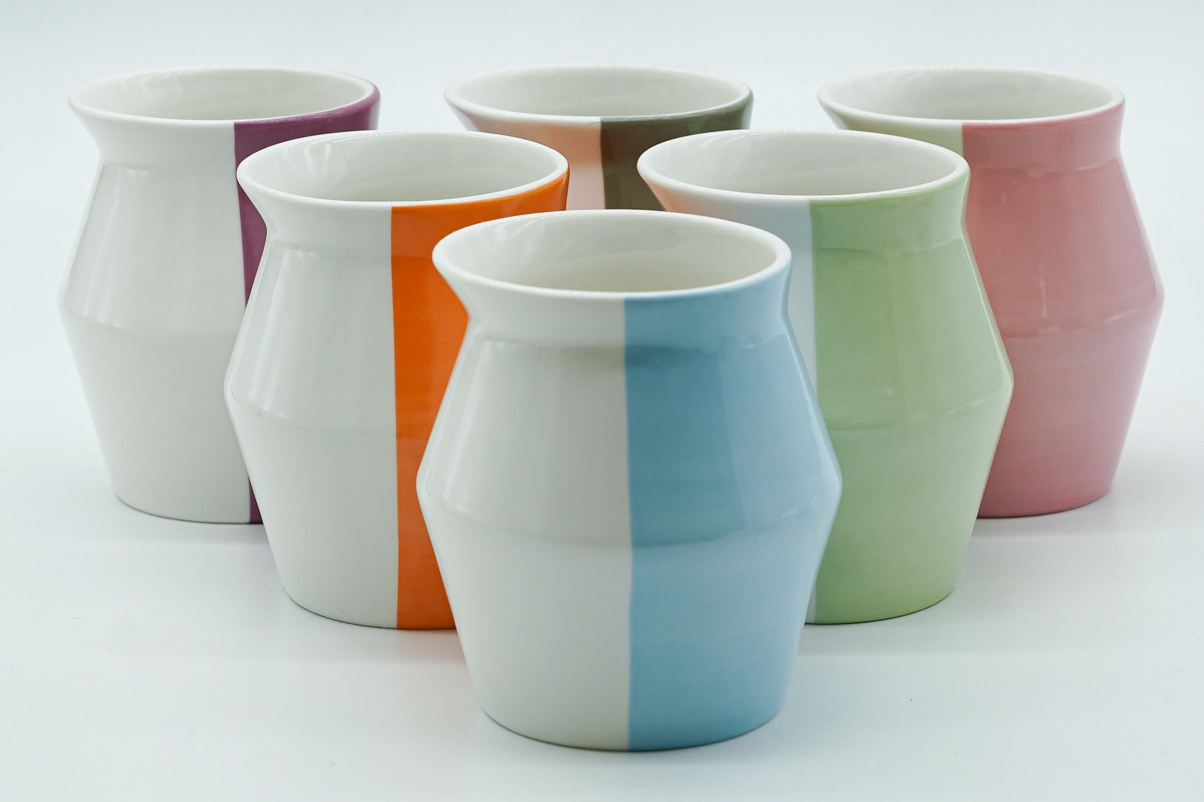 sechs Tassen 2-waycup in verschiedenen Farben