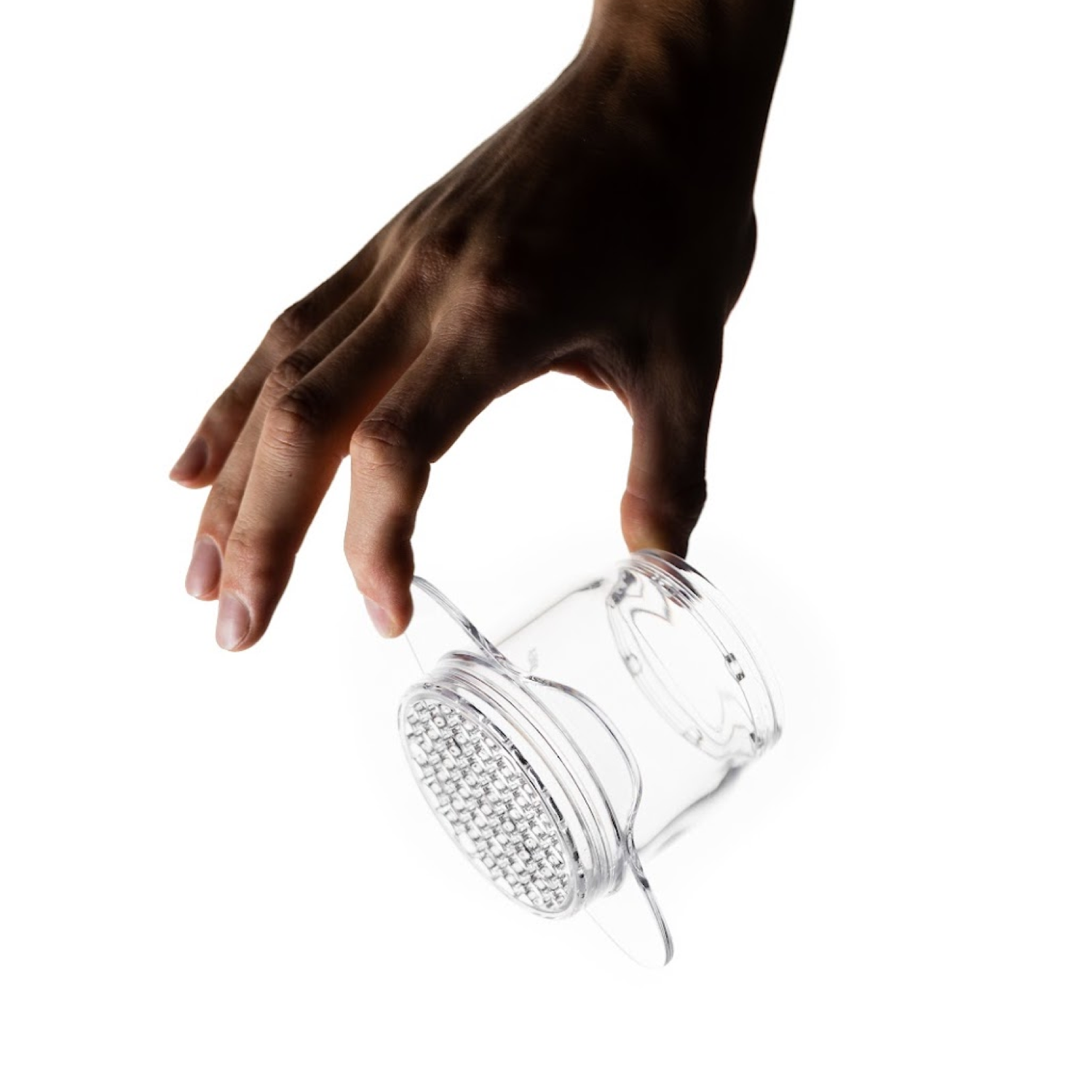 eine Hand hält den transparenten Z1 Kaffeefilter