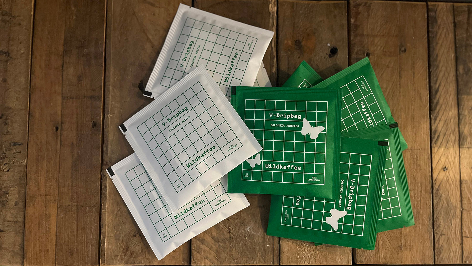 Einige Dripabgs in Grün und Weiss übereinander