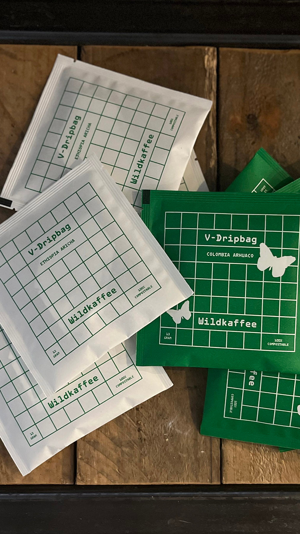 Einige Dripabgs in Grün und Weiss übereinander