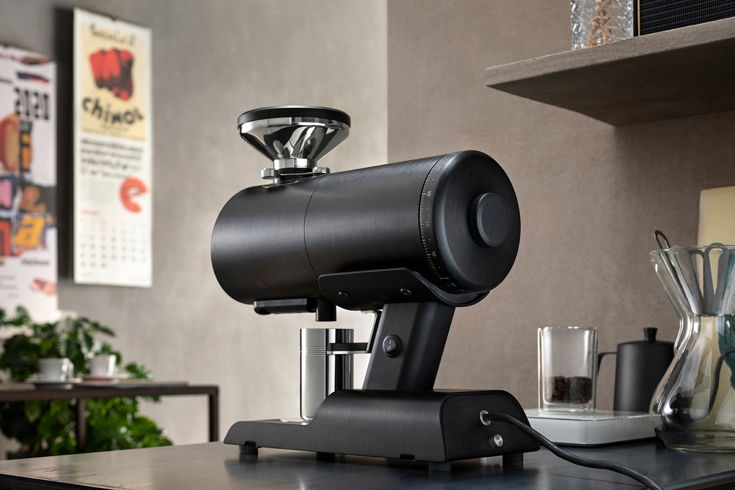 Kaffeemühle von Mazzer auf Küchentresen