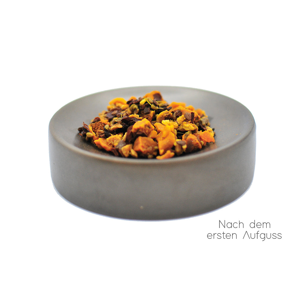 teaspitz_kraeutertee_goldenroots_nass