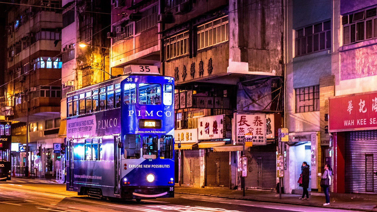 Hongkong Straßenbahn Nacht