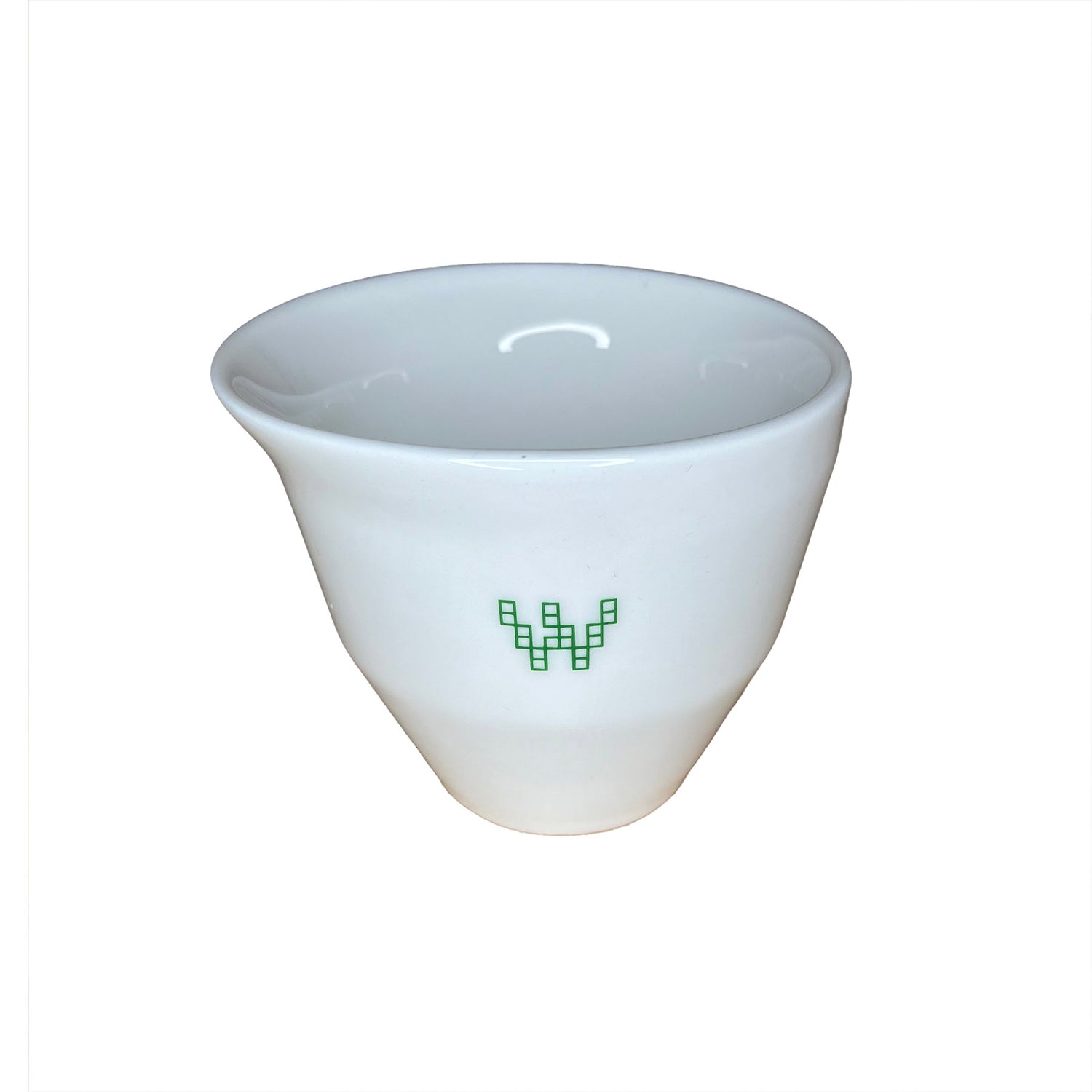 weiße Tasse mit Grünem W-Logo