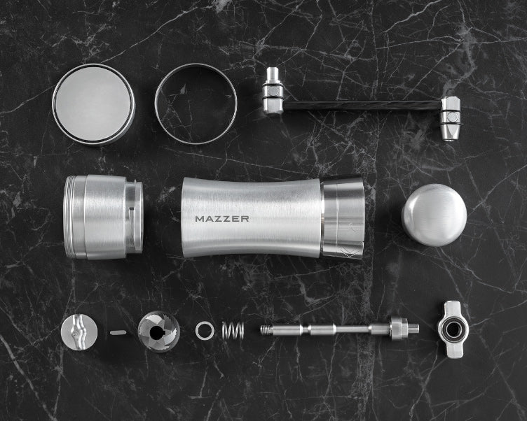 Handmühle in EInzelteile zerlegt